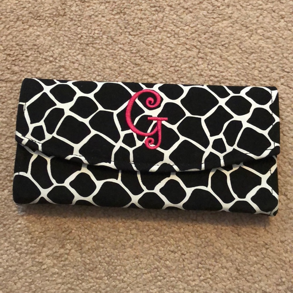 G embroidered jewelry holder